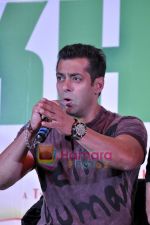 Salman Khan at Ready live mad concert announcement in Novotel, Juhu, Mumbai on 20th May 2011 (39).JPG